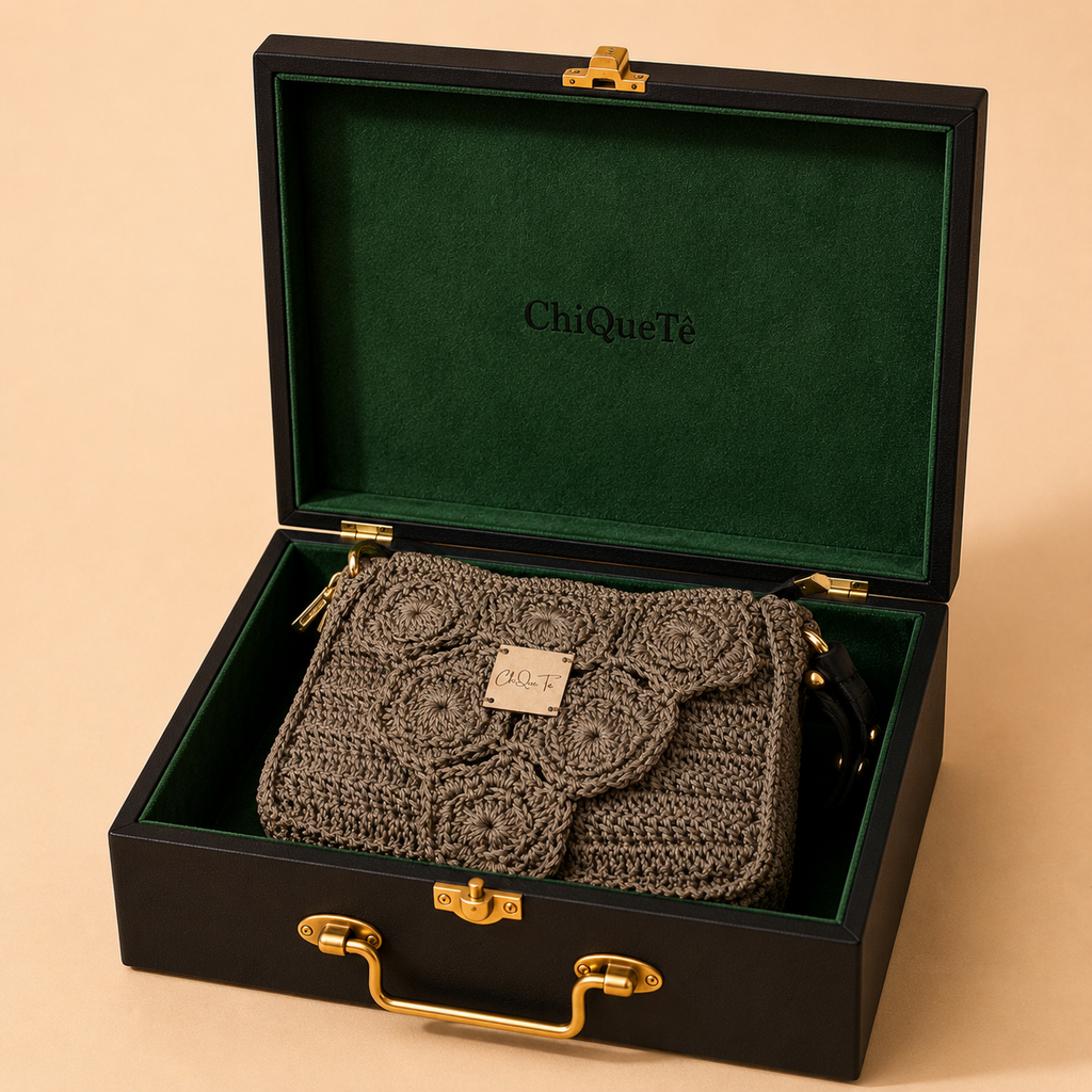 ChiQueTê Small Boho Handmade Crochet Handbag